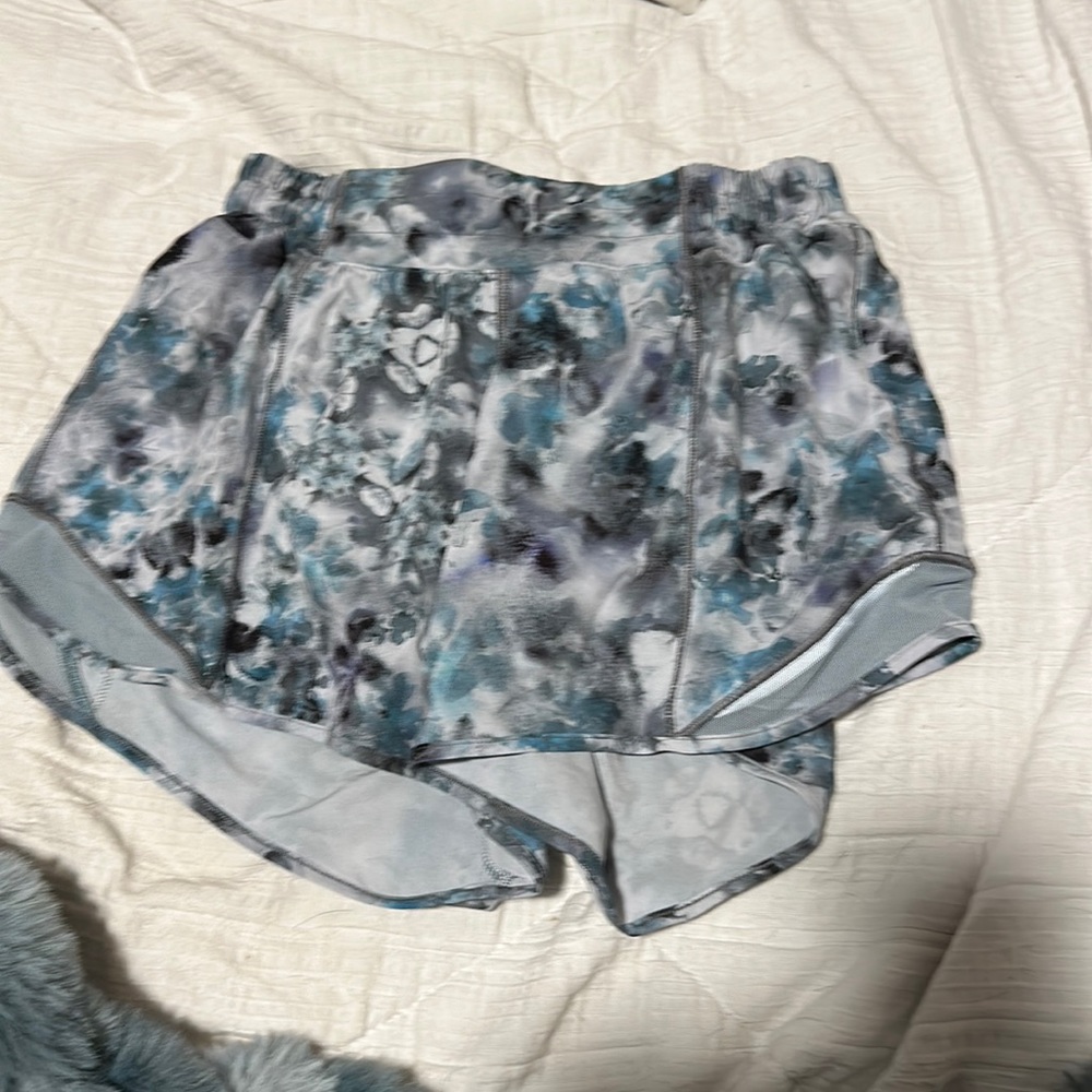 Hottie hot lululemon shorts!! Old color, not sold anymore!